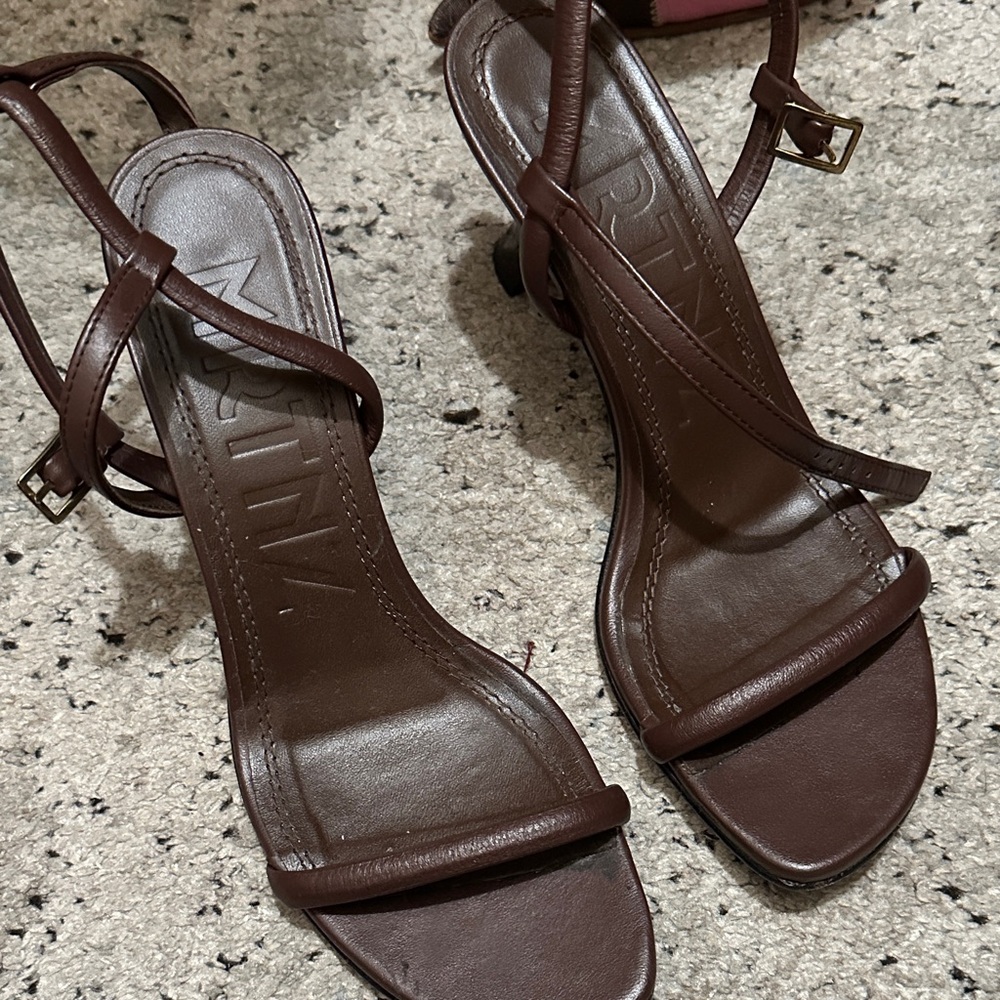 MARTINA SOULIERS Elegant Brown Strappy Sandals